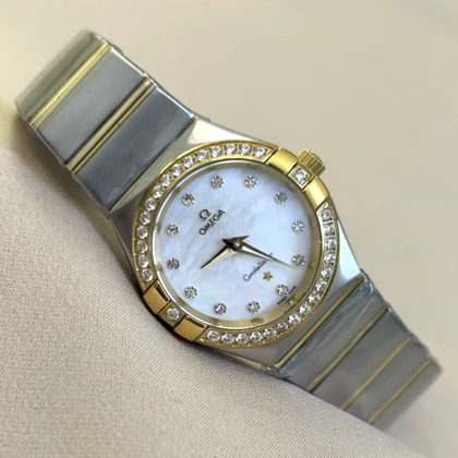 ساعت امگا کانسلیشن زنانه دورنگین دورنگ طلایی ایندکس نگین Omega Constellation silver gold diamonds