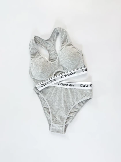 ست نیم‌تنه کاپ‌دار وسط باز و شورت اسلیپ نخ پنبه کلوین کلاین Calvin klein