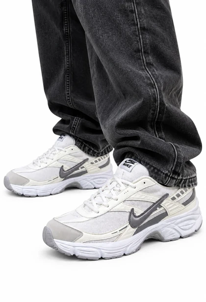 کفش کتانی بزرگ پا نایکی رانینگ وی 1000 سفید طوسی NIKE V1000