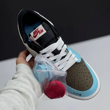کفش نایک ایر جردن 1 لو تراویس اسکات بی ام و Nike Air Jordan 1 Low Travis Scott BMW