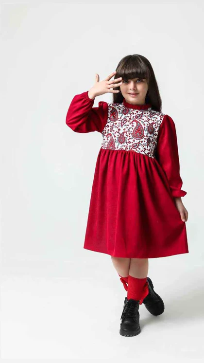 پیراهن دخترانه یلدا طرح ترنج و انار