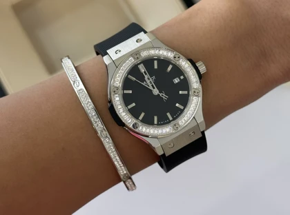 ساعت هابلوت دورنگین زنانه نقره ای بند مشکی Hublot Diamonds silver