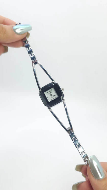 ساعت مچی زنانه مجلسی EHHE نگین‌دار با موتور کوارتز