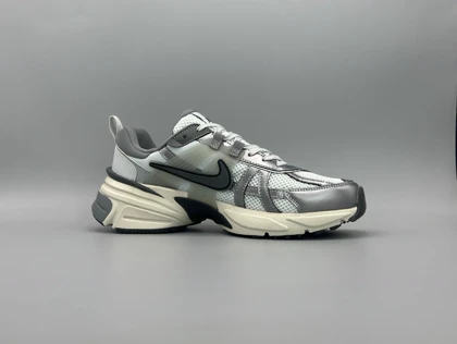 کتانی نایکی وی 2 کی ران نقره ای سفید کرم/Nike v2k