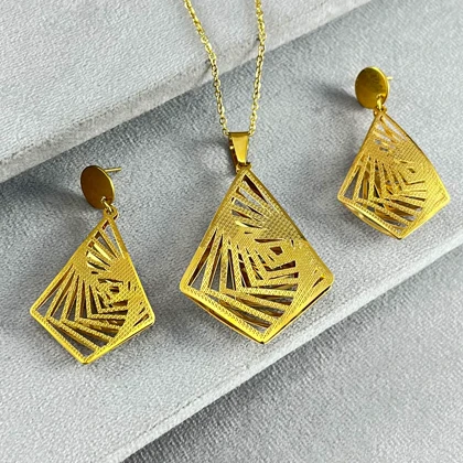 نیم ست چند ضلعی مدل توری طلایی 10148