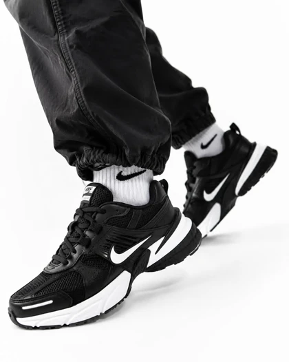 کفش کتانی زنانه نایکی v2k مشکی سفید Nike V2k