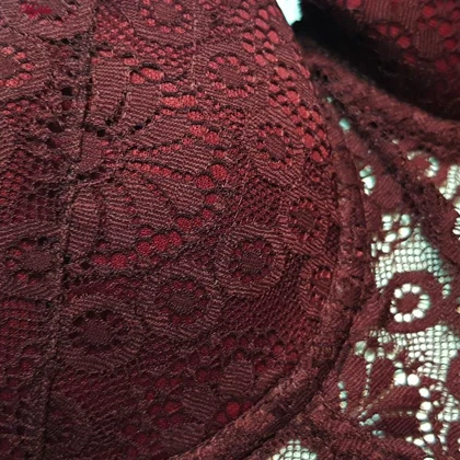ست شورت و سوتین زنانه برتا مدل فنردار گیپور گل‌دار کد 5134-6043 رنگ زرشکی