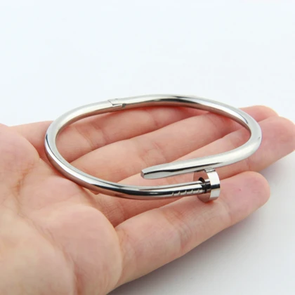 دستبند زنانه مدل بنگل میخی