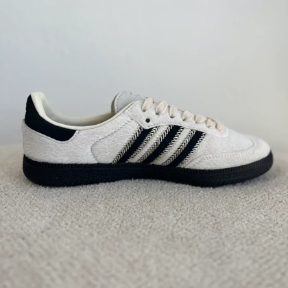 سامبا سفید مشکی پشمی