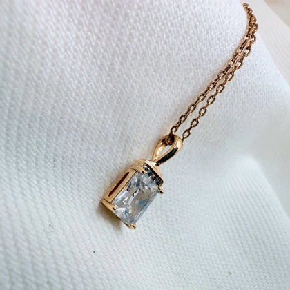 گردنبند استیل طرح «سولیتر مستطیلی» (تراش امرالد) | ساده و کلاسیک