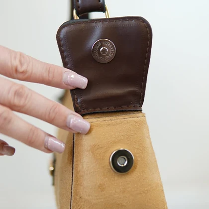 کیف رودوشی زنانه جیر قهوه‌ای مدل هوبو