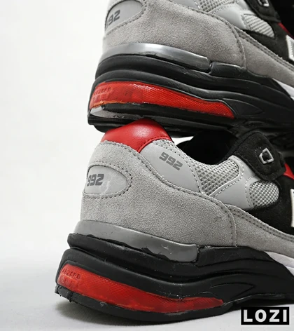 کفش کتانی طوسی مشکی قرمز Newbalance 992