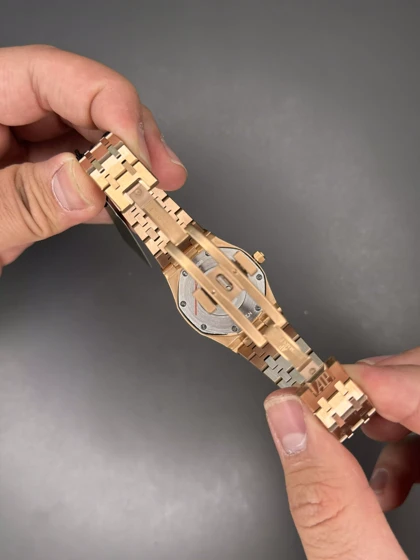 ساعت مچی اودمار پیگه بند رزگلد صفحه مشکی Audemars Piguet