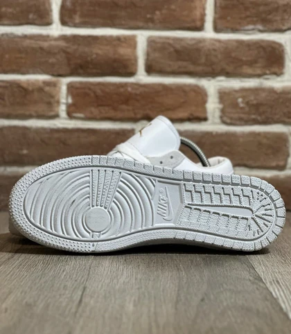 کتانی نایک اس بی sb سفید طوسی