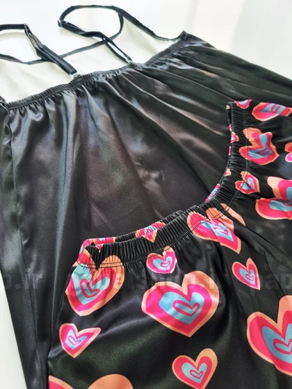 ست لباس خواب تاپ و شورتک ساتن طرح قلب