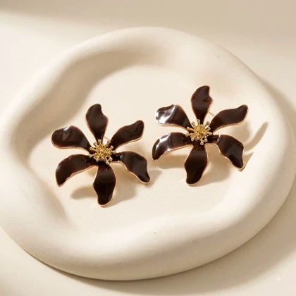 گوشواره مدل «گلبرگ برنزی»