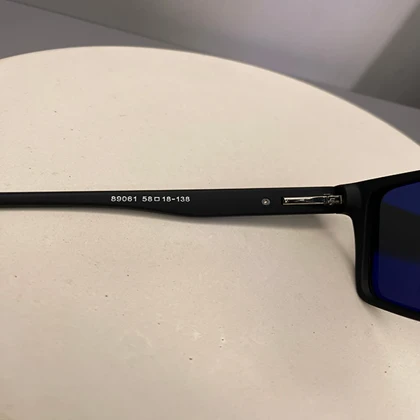 عینک آفتابی لاگوست با فریم کائوچو و لنز پلی‌کربنات پلاریزه UV400 Lacoste Premium Polarized