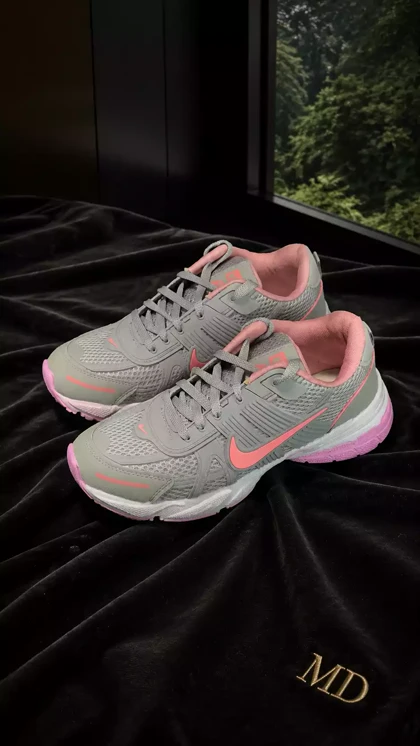 کفش کتانی زنانه طوسی V2K NIKE