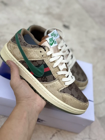 کتانی نایک اس بی گوچی