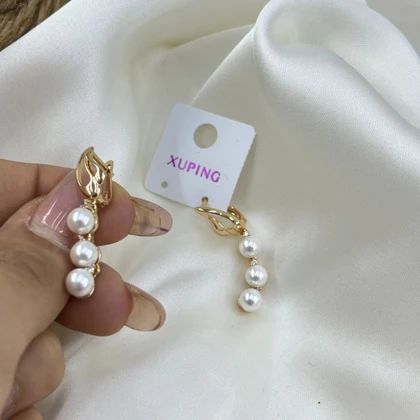 گوشواره زنانه آویز مدل مروارید ژوپینگ طرح سه مروارید و نگین