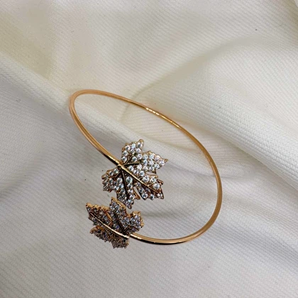 بنگل ژوپینگ مدل «افرا» | درخشش بلورین برگ‌های پاییزی روی مچ دست