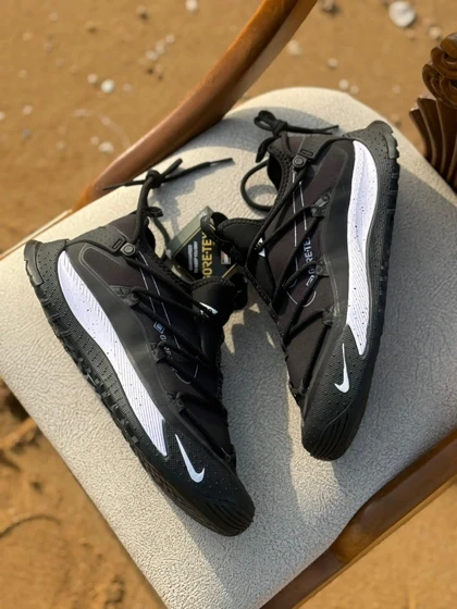 کتانی ویتنامی نایک ای سی جی ماونتین فلای ساق کوتاه گورتکس مشکی سفیدNike ACG Mountain Fly Low Gore tex Black