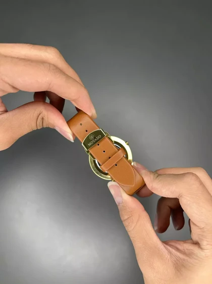 ساعت مچی موادو قهوه ای صفحه طلایی Movado