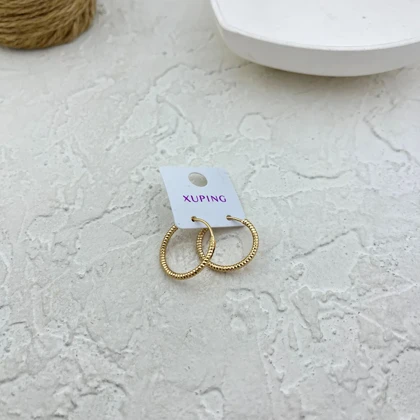 گوشواره زنانه ژوپینگ مدل ویتوریا طرح حلقه‌ای طلایی با بافت شیارخورده