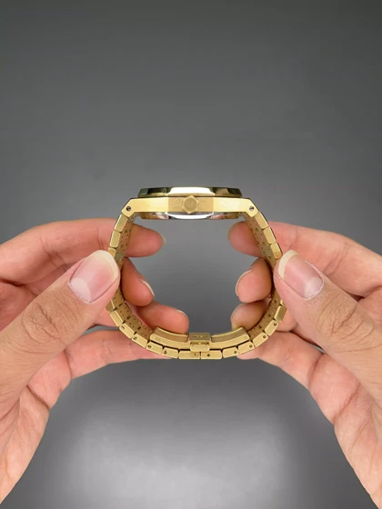 ساعت مچی اودمار پیگه اسکلتون بند طلایی صفحه سفید Audemars Piguet