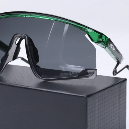 عینک از برند OAKLEY کد 181411