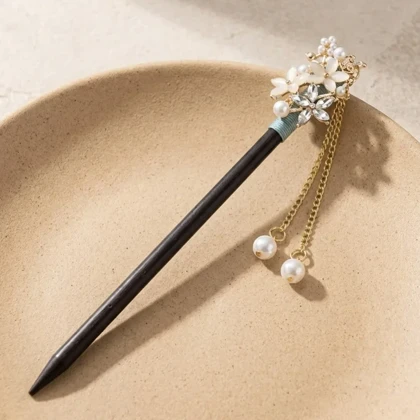 کانزاشی مو زنانه چوبی طرح گل با آویز مروارید مدل پرلورا