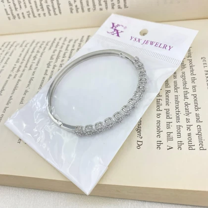 دستبند النگویی زنانه طرح فلاور مدل شکوفه با نگین‌های درخشان ژوپینگ