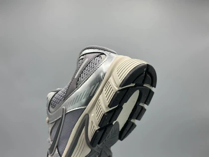 کتانی نایکی وی5 کی رانر سیلور بژ/Nike