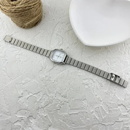 ساعت مچی زنانه شیک طرح فلورا، ظرافت در دستان شما