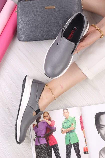 کفش پرسنلی زنانه آیدا چسبی