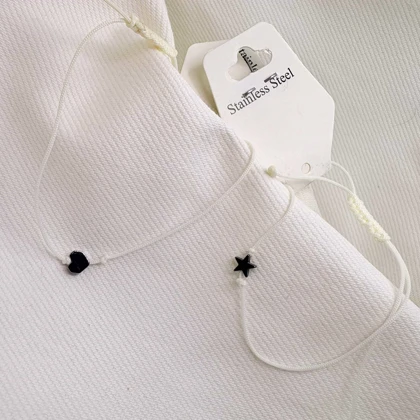 دستبند نخی طرح «تک‌ستاره» و «قلب» | پلاک استیل سیلور با بند سفید/شیری