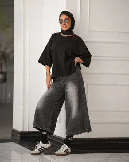 ست تیشرت نگین‌دار و شلوار وایت لگ