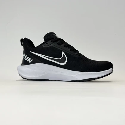 کتانی ورزشی نایک زوم ری اکت مشکی زیر سفید