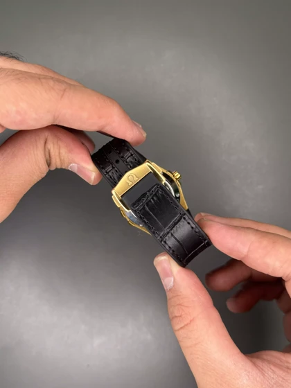 ساعت مچی امگا کانستلیشن بند مشکی قاب طلایی Omega Constellation