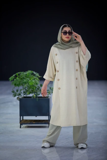 مانتو جلو بسته 10 دکمه چوبی بلند