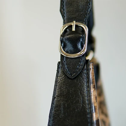 کیف زنانه طرح پلنگی مدل قایقی ترکیب جسارت و ظرافت در استایل روزمره