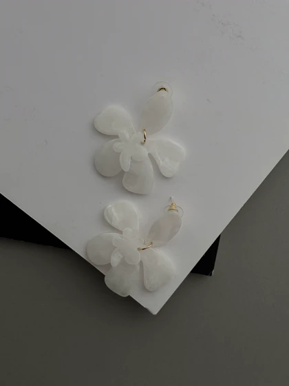گوشواره گل صدفی بزرگ