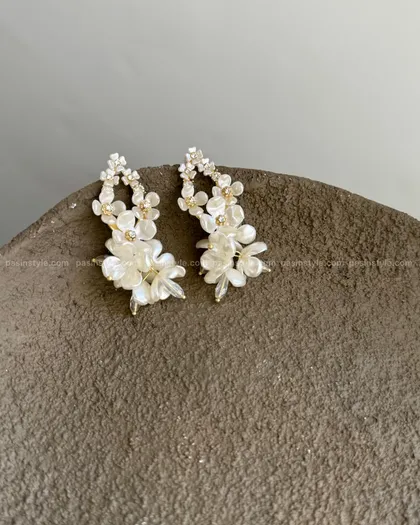 گوشواره گل سفید