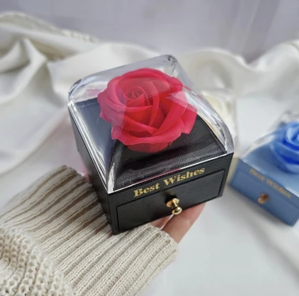 باکس گل رز معطر جاودان زیورآلات همراه با بگ