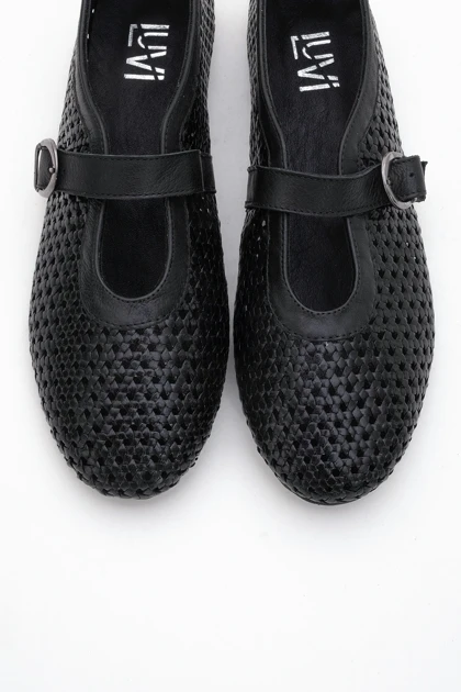 کالج زنانه luvishoes luvishoes