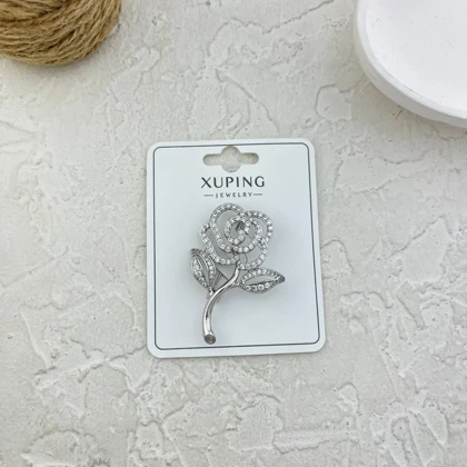 سنجاق سینه ژوپینگ مدل فلورین طرح گل نگین‌دار نقره ای