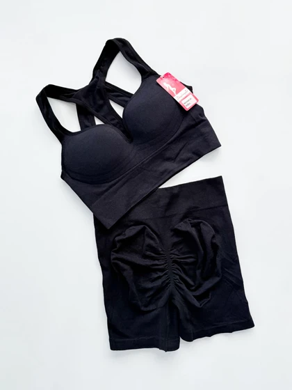 ست نیم‌تنه کاپ‌دار پشت قهرمانی و شورتک پشت چروک سیملس