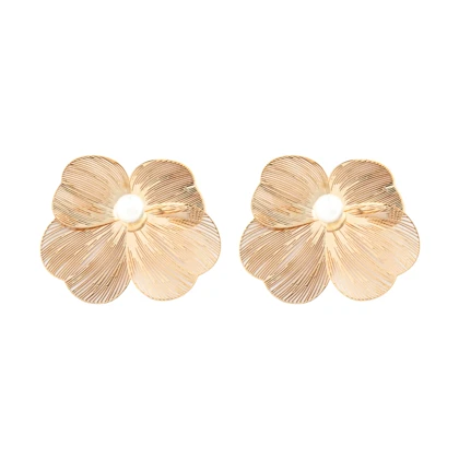 گوشواره زنانه مدل گل مروارید