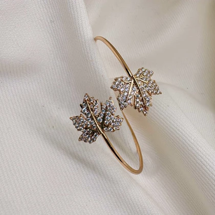 بنگل ژوپینگ مدل «افرا» | درخشش بلورین برگ‌های پاییزی روی مچ دست