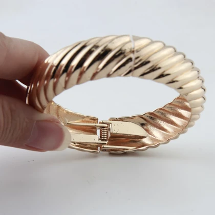 دستبند زنانه مدل شیار دار